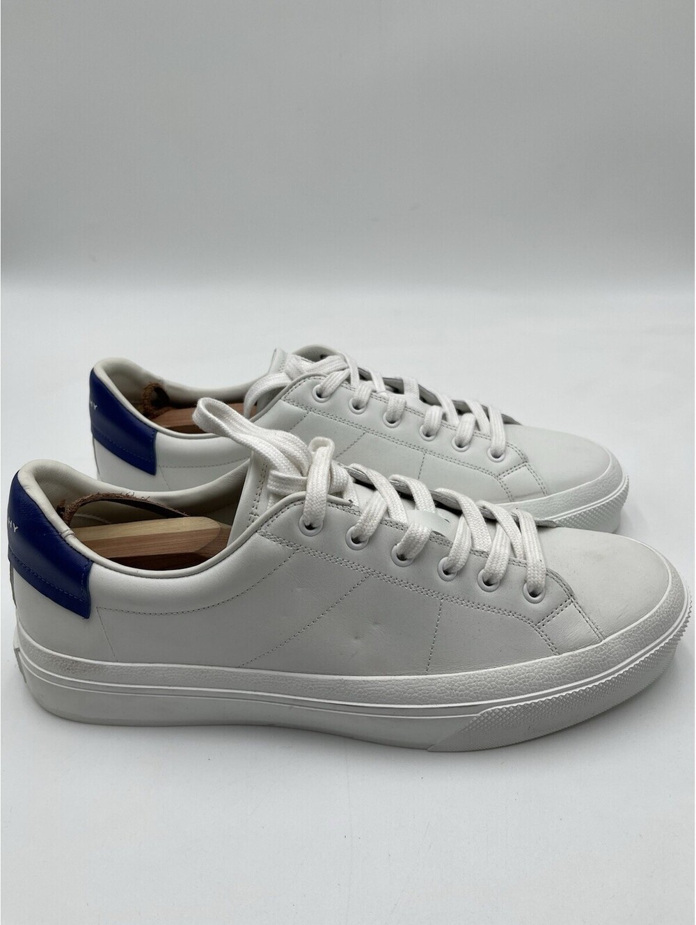 Givenchy City Sport sneaker in white calfskin leather with a blue heel Size 43